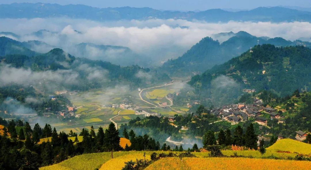 苗岭主峰——雷公山海拔2178.