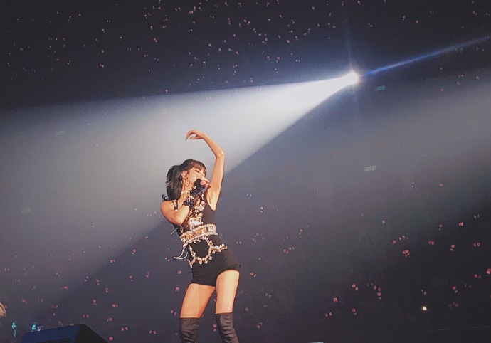 泰国曼谷安可演唱会上的迷人lisa.awsl