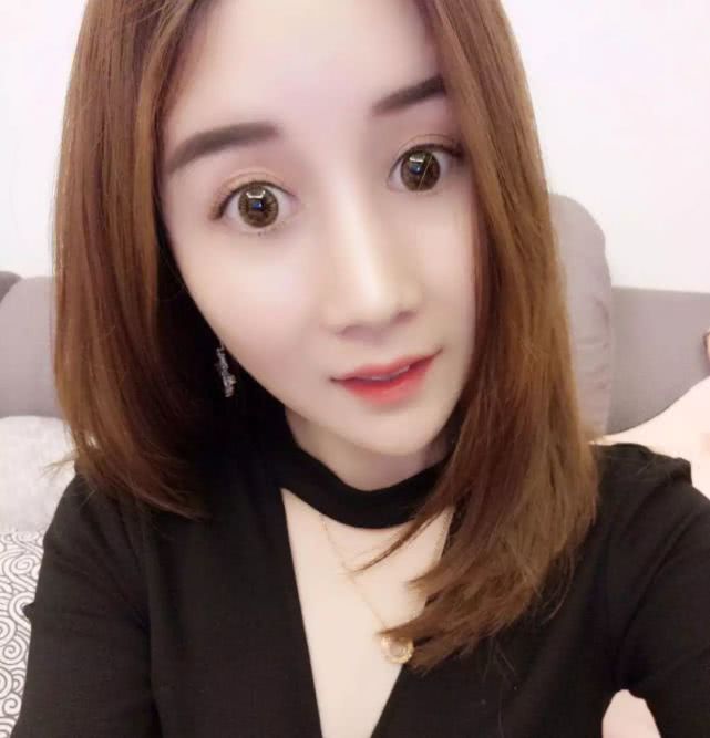 怀孕,她丈夫在夜总会,一边睡女人,一边包养了一个小姐,她叫马明月