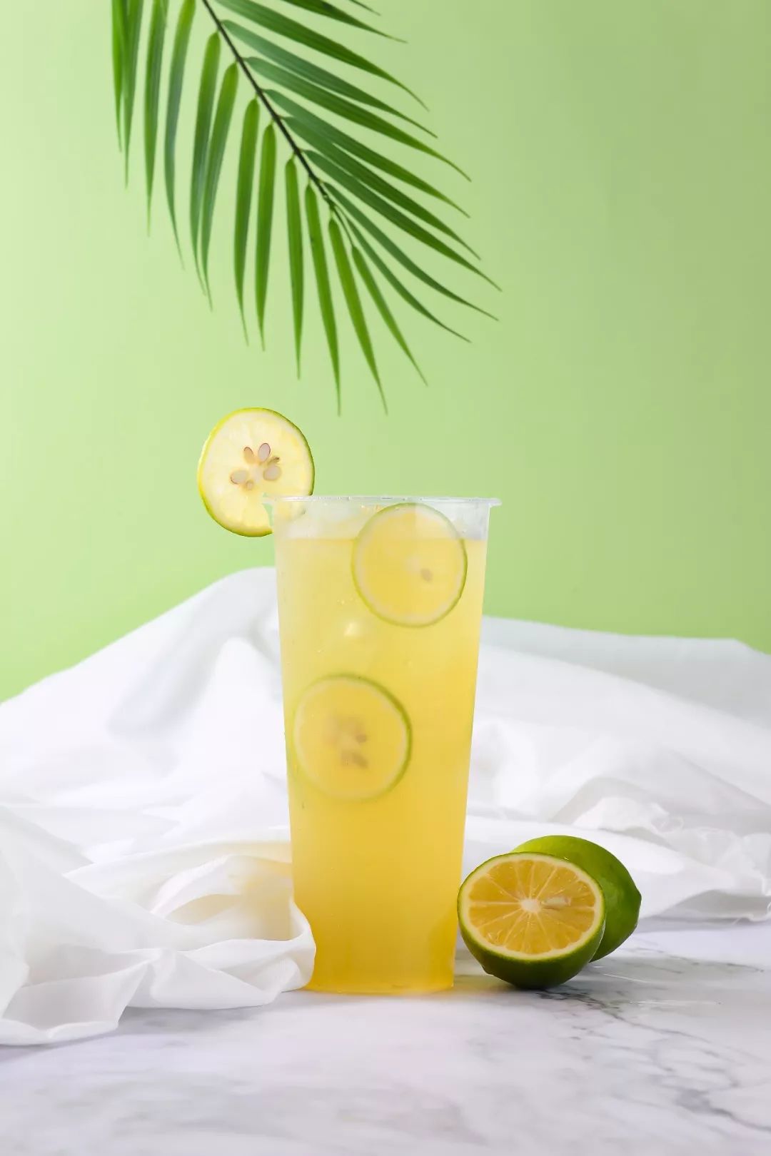 浪漫而青蜜似梦幻嫣红的幸福围绕弥漫着花果的清香,酸甜交织由芳香的