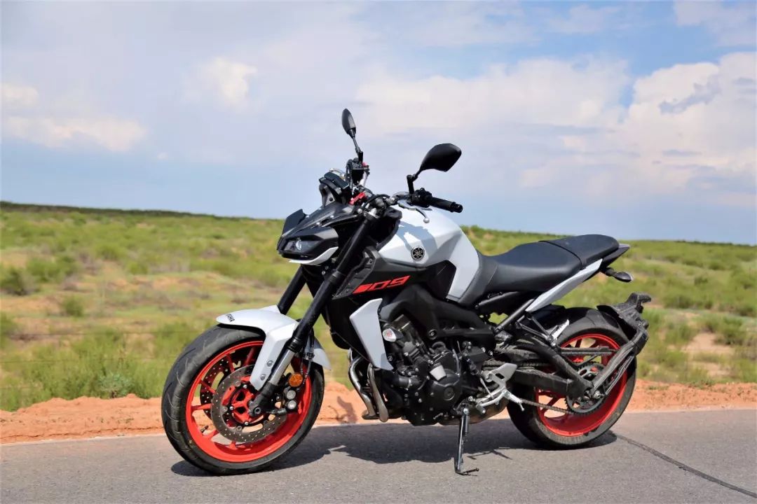 车评特辑:雅马哈mt-09初体验,轻松上手的"扭力大师"!