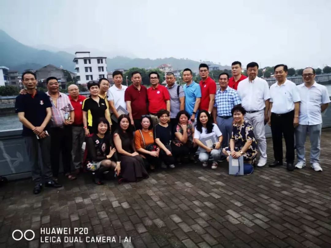 昨天,桥头镇政府来了上百名最特殊的人._永嘉