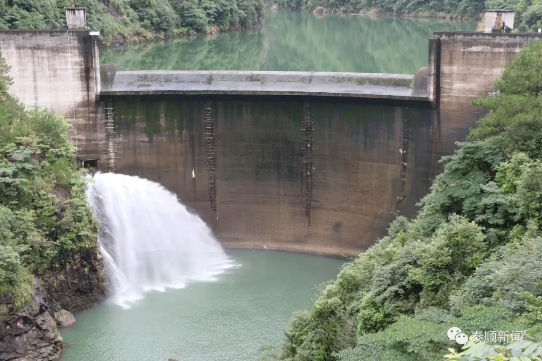 吴浩云率验收组一行,先后赴浙闽界河寿泰溪上游夯潭附近的友谊水库