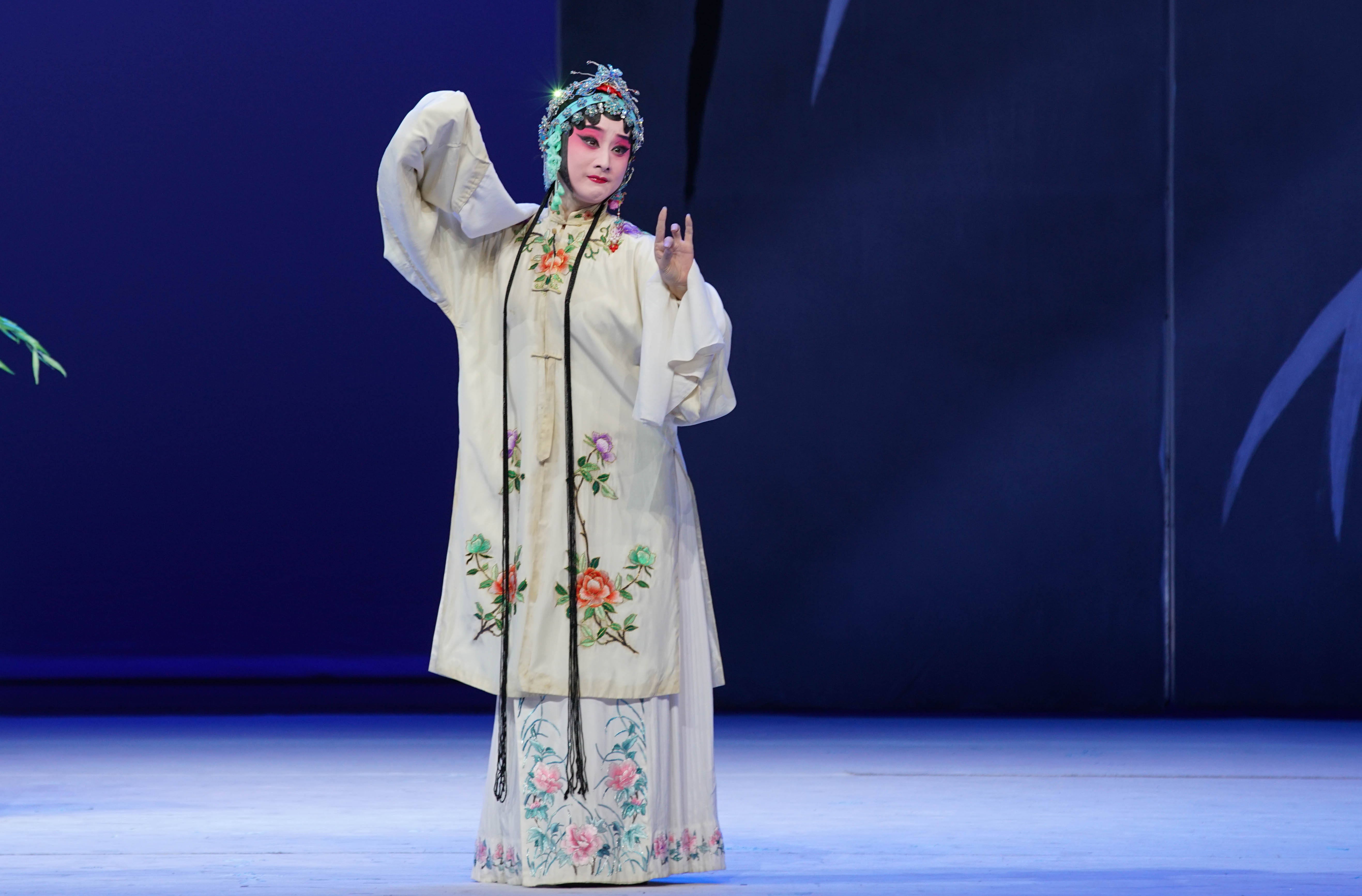 后台揭秘|浙昆五代杜丽娘同堂演了出"绝版"《牡丹亭》