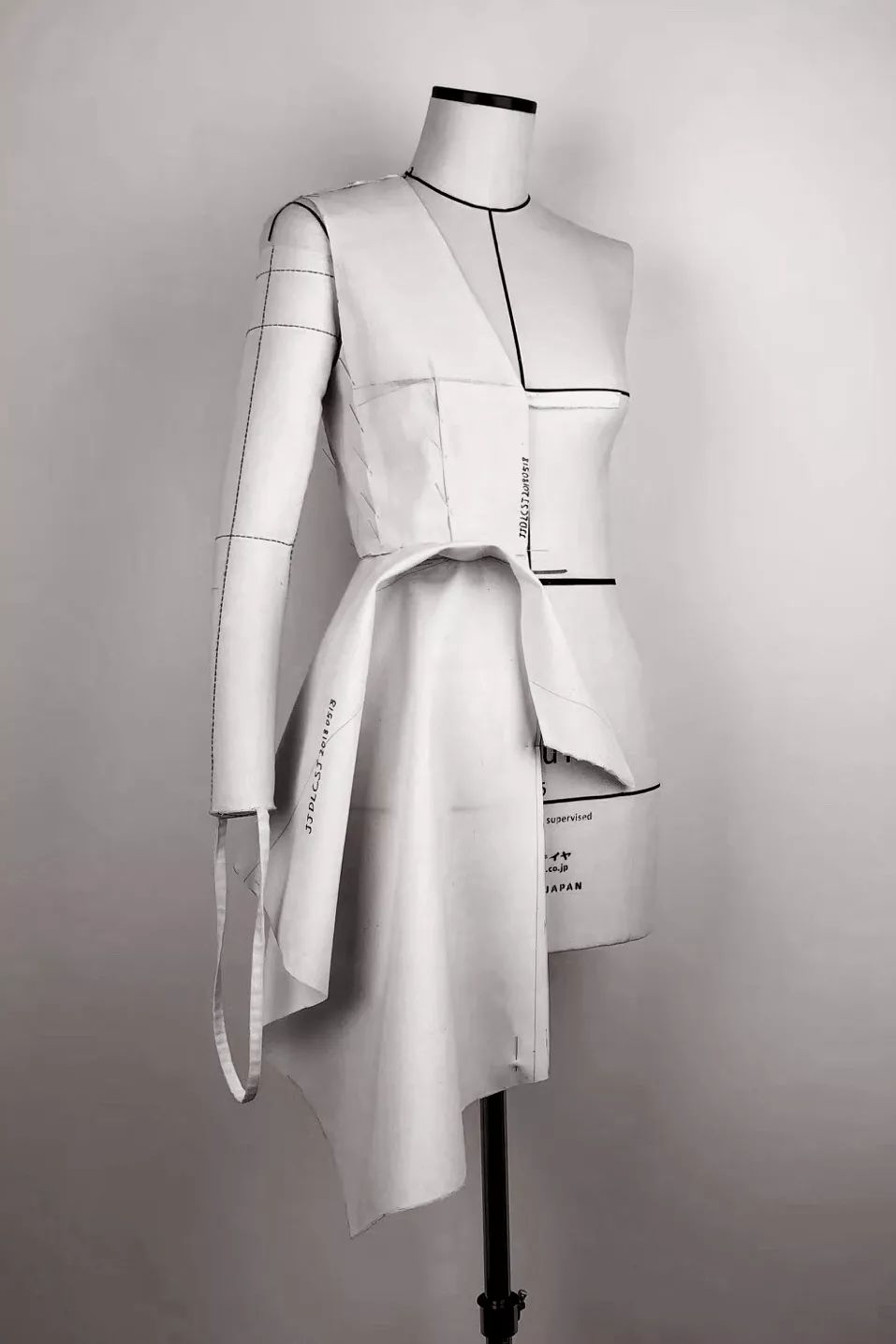 欢迎大家请注明出处后转载交流左衽中国立体裁剪师生原创作品