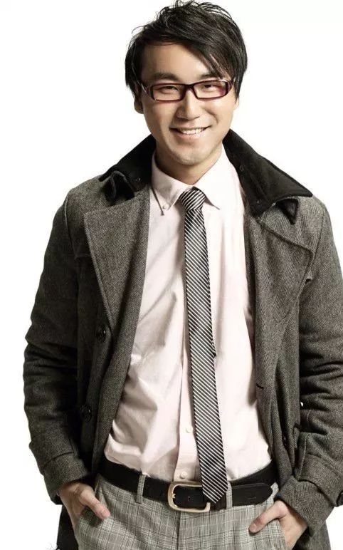 这一次,他的声音走进方言版《白鹿原》,为毕政委一角配音.他就是张杨.