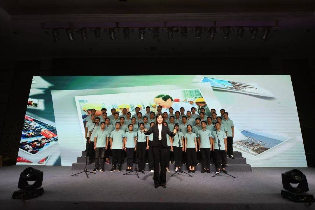 【争先新青年】结训汇演秒变演唱会,这届萌新"油菜花"!