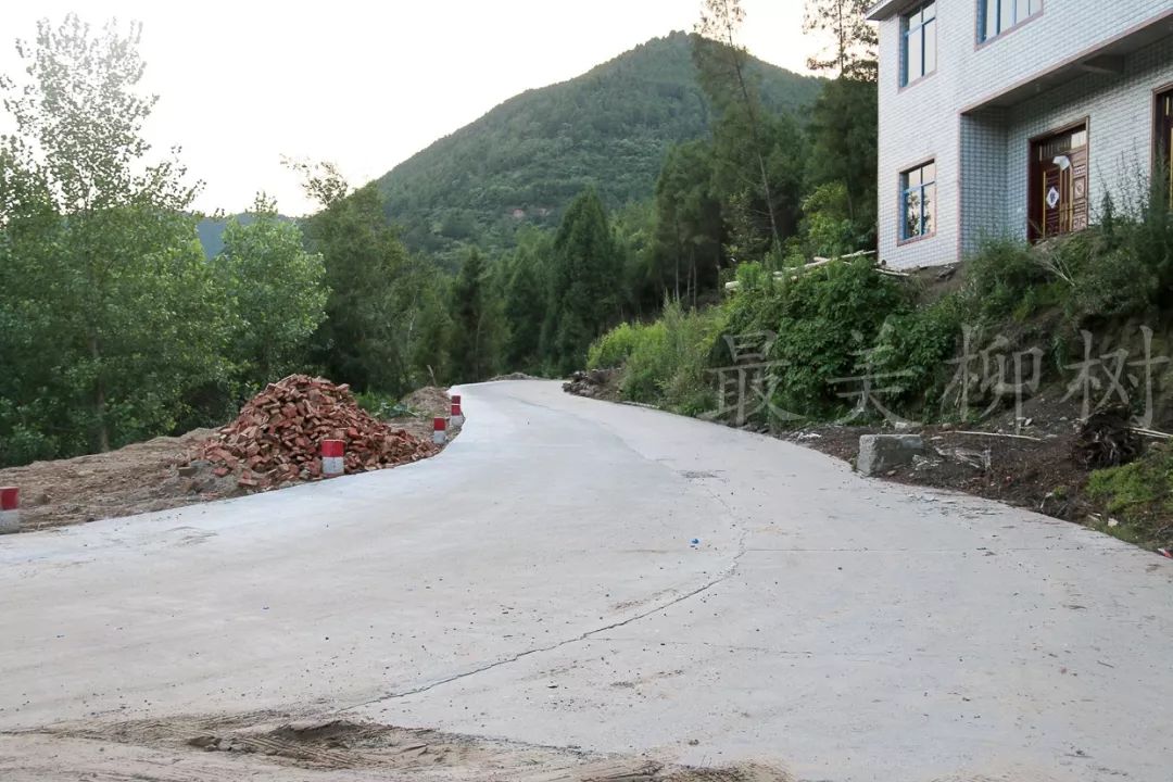 南部县柳树乡石油天然气开采现场