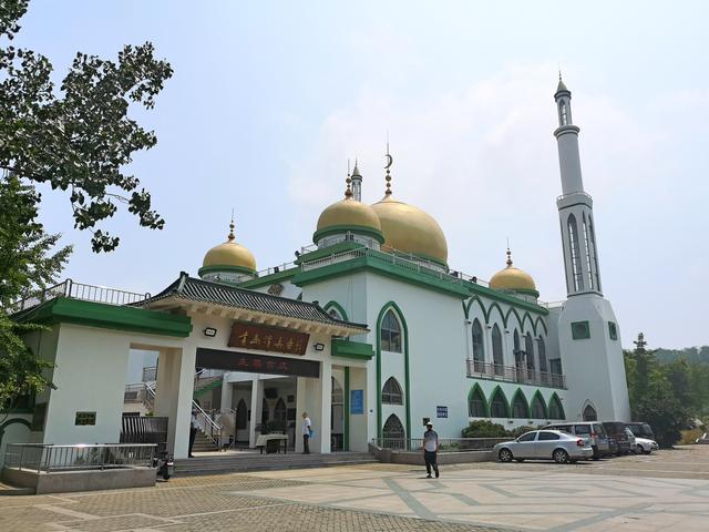 青岛最正宗的牛羊肉市场周边很多清真餐厅东西好吃价格还便宜