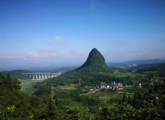 杨清英到花垣县麻栗场镇沙科村调研指导美丽乡村建设