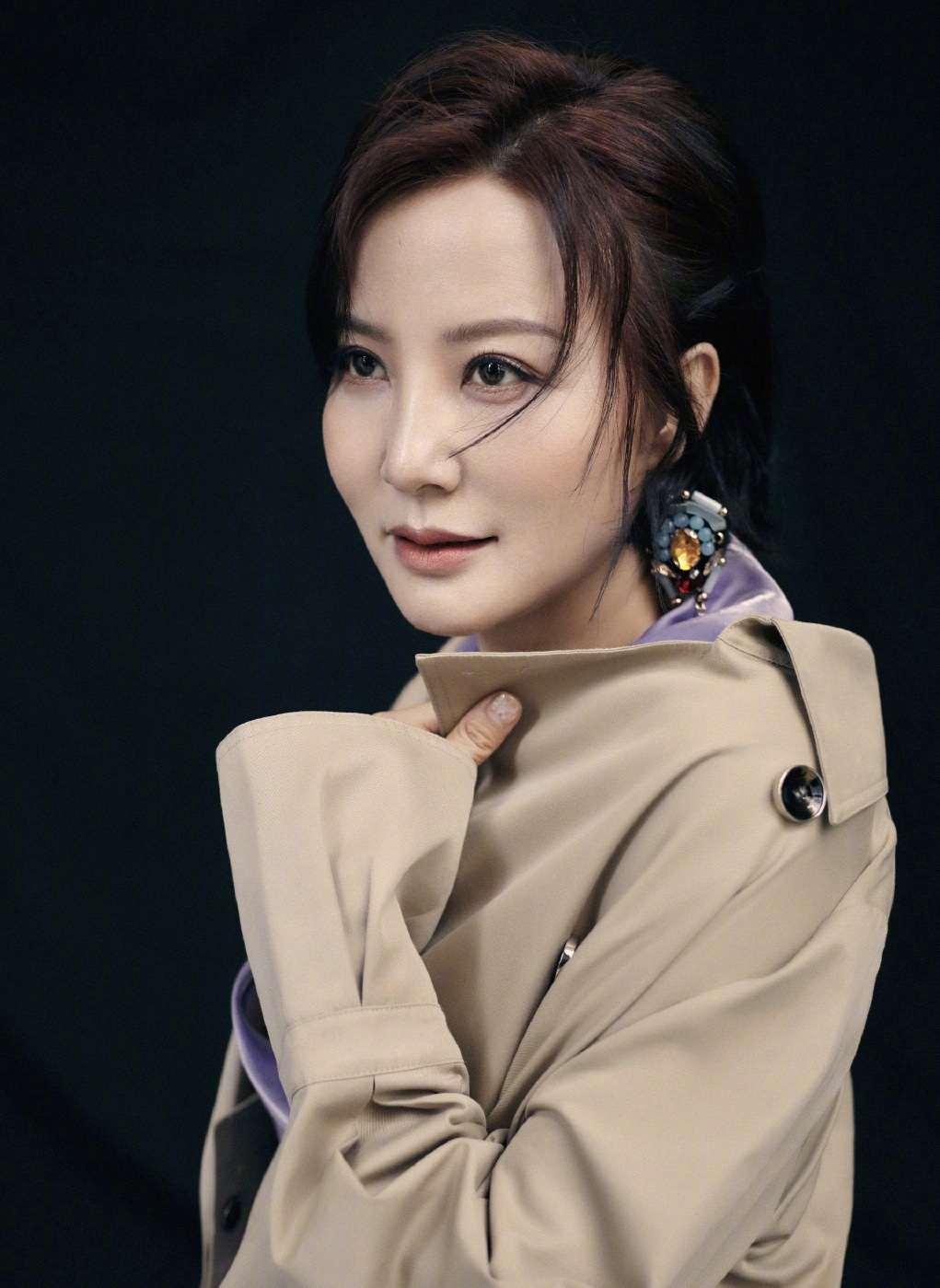 原创陶红的气质在珠宝首饰中体现,50岁依然气韵犹存,演绎时尚高级美