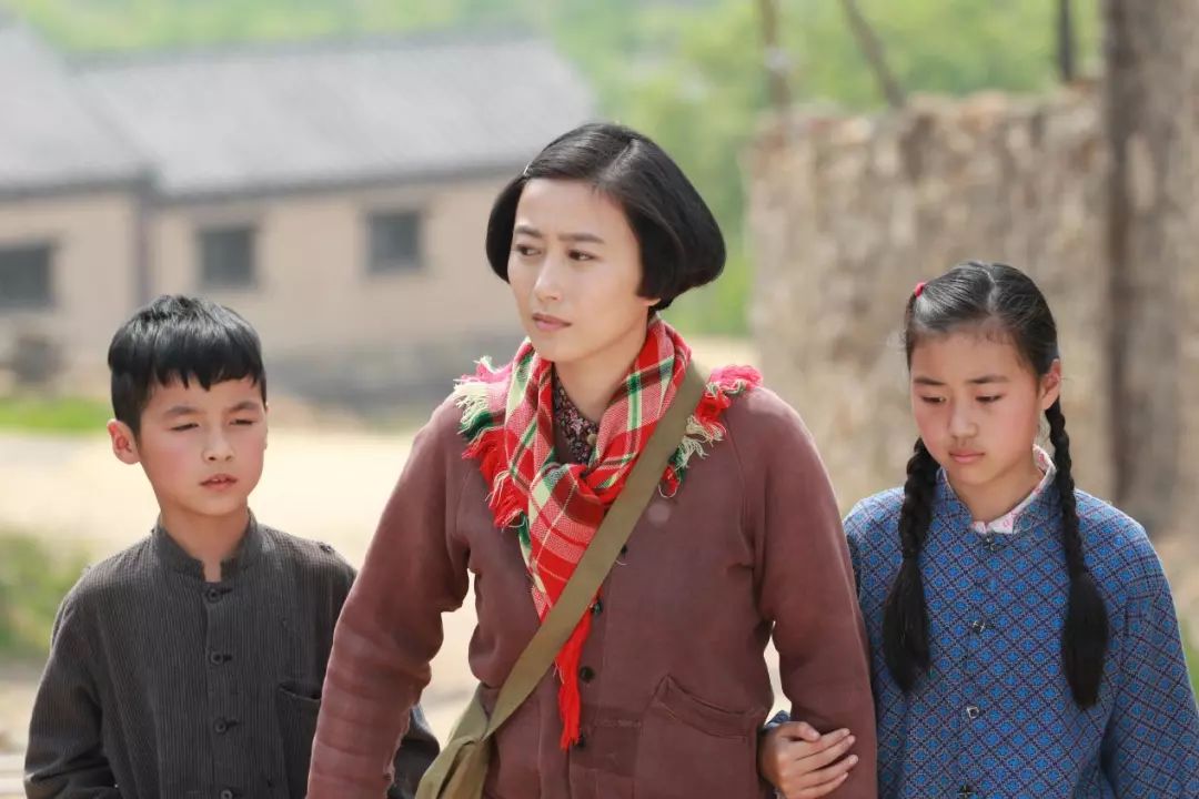 丁柳元 饰 主人公黄少花总导演 陈力参与出品此主旋律电视剧作品并在