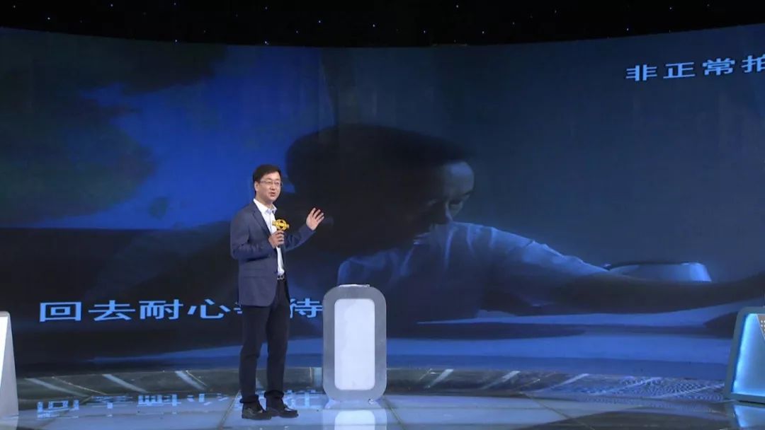 "面对有担当的干部,洪源诚恳的连说"谢谢"面对嘉宾敷衍的回答,洪源