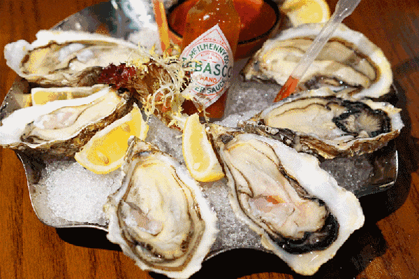 博士生蚝搭配美酒带来绝妙冰爽无法拒绝的夏日美味乳山生蚝