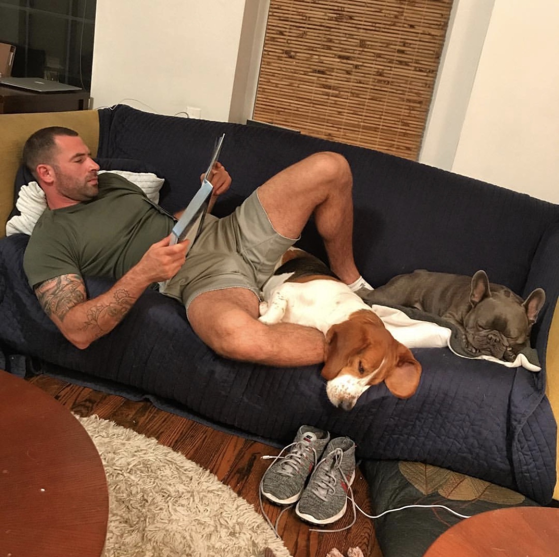 被粉丝捕捉「同游葡萄牙」!_steve