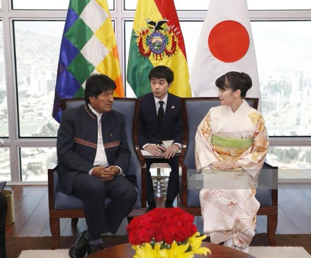 原创28岁日本公主访玻利维亚见总统才貌双全大秀外交能力堪比伊万卡