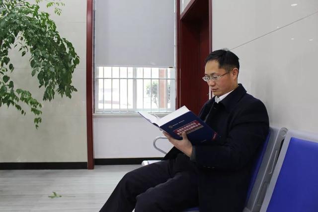 身边榜样范方荣心系百姓冷暖永葆公仆本色