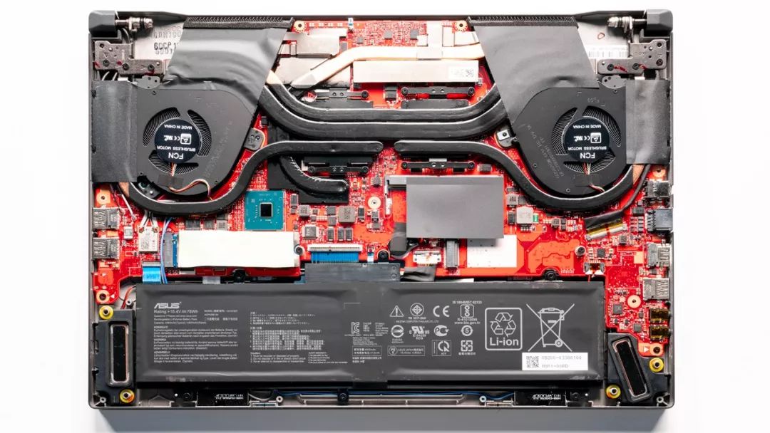 上图是rog gu502gv的拆机实拍图,5热管双风扇的组合.