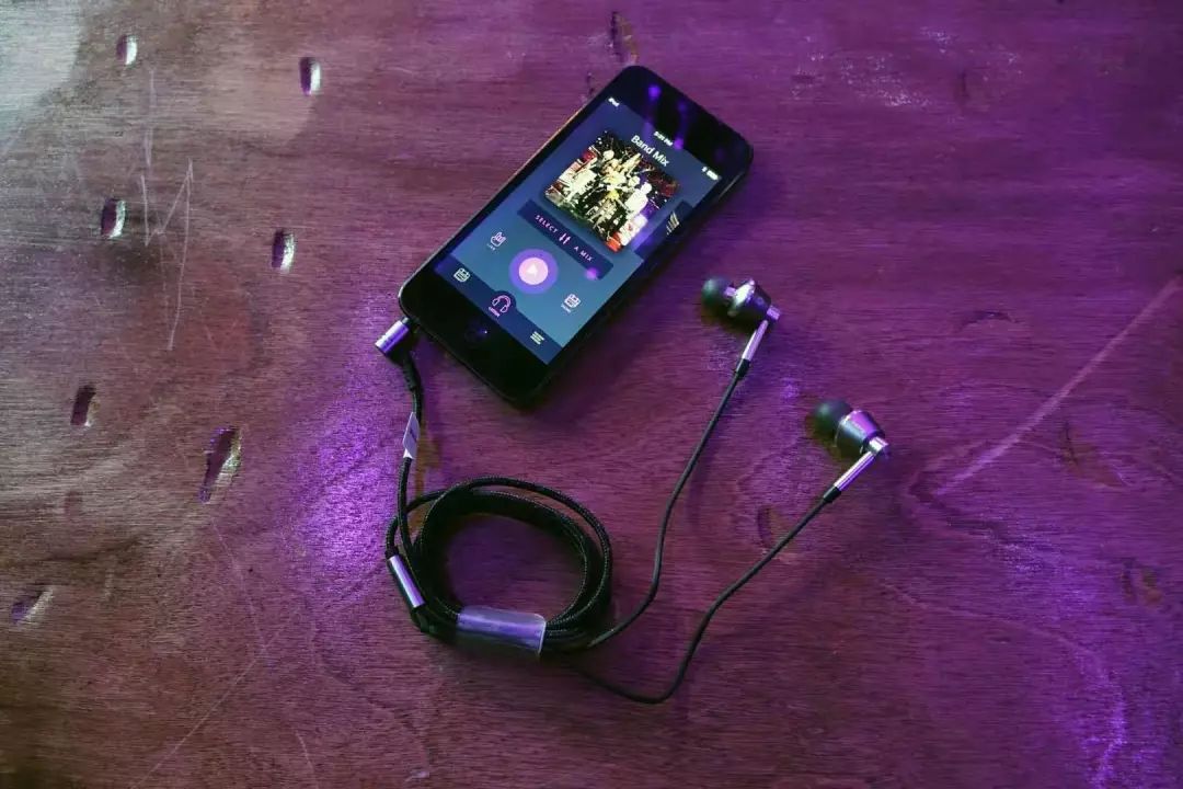 直接从aerosmith的混音器获得一场和歌手耳返设备同步品质的完美体验