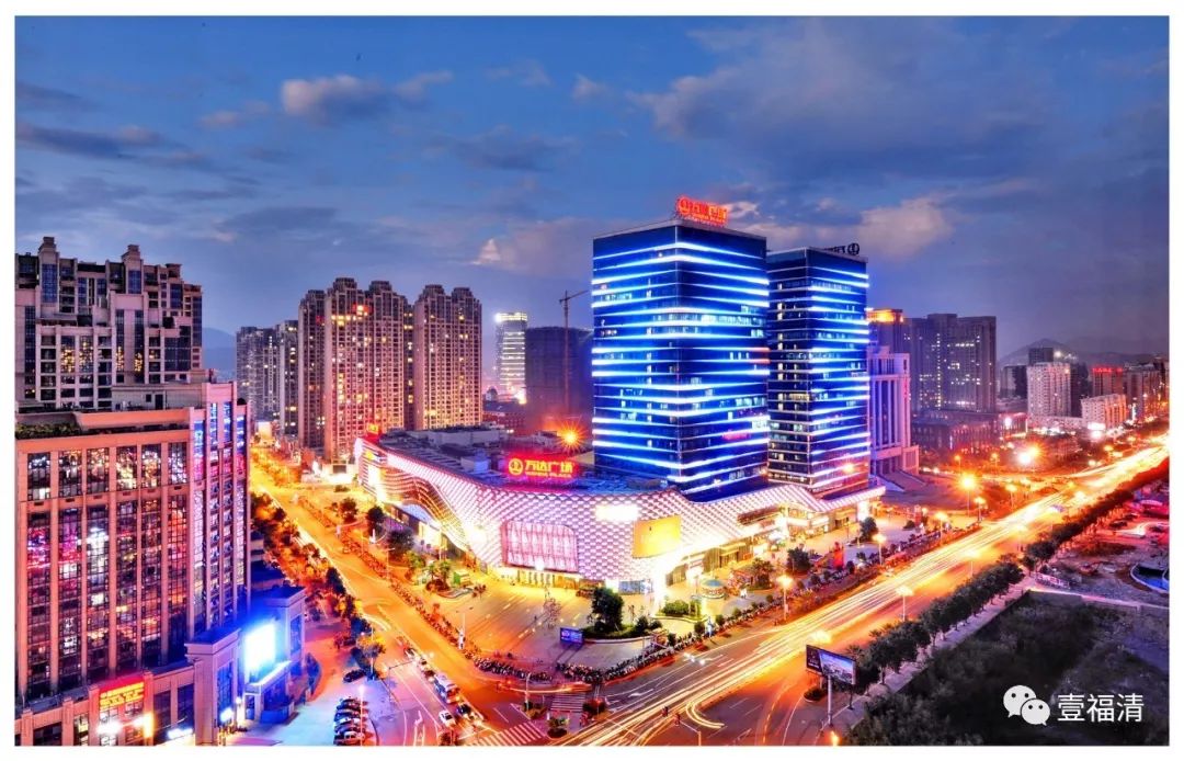 最著名的诗当属欧阳修的 "月上柳梢头,人约黄昏后" 万达,裕荣汇,街心