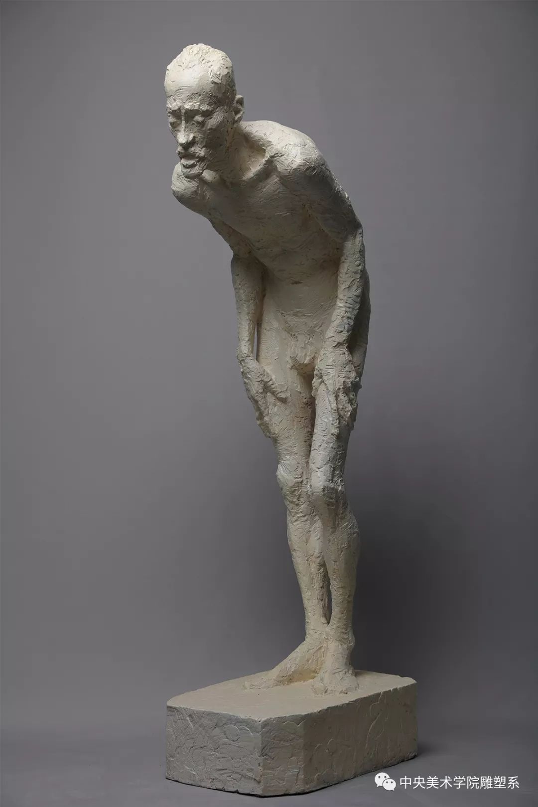 孙家钵《屈原》 160×115×105cm王伟 《七岁半》 17×28×29cm牟柏岩