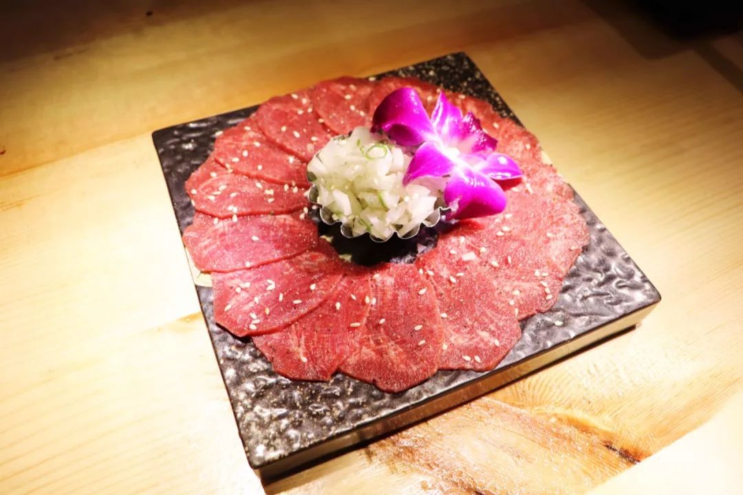 猪颈肉,牛肋条,鸡腿肉,蔬菜拼盘