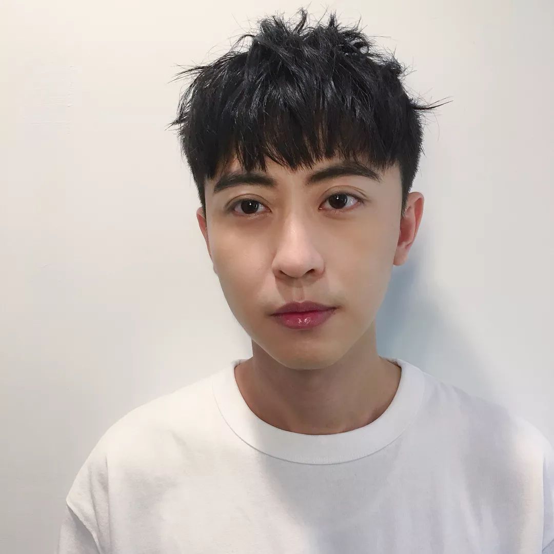 这几款男生发型正流行