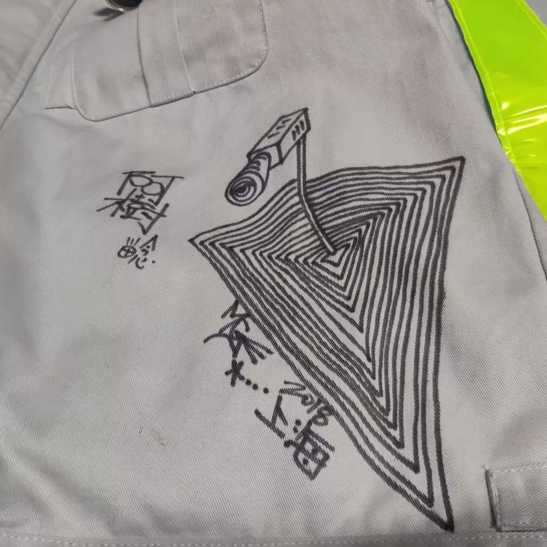 mc仁的行为处事和作品风格都很独特,跨界很多,跟很多不同领域的艺术家