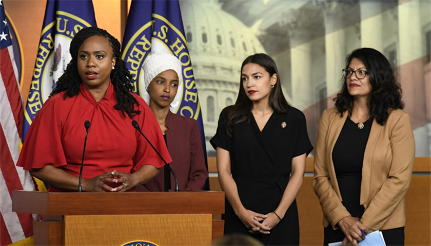 美国会女议员驳特朗普回家言论你非法侵占白宫不值得拥护