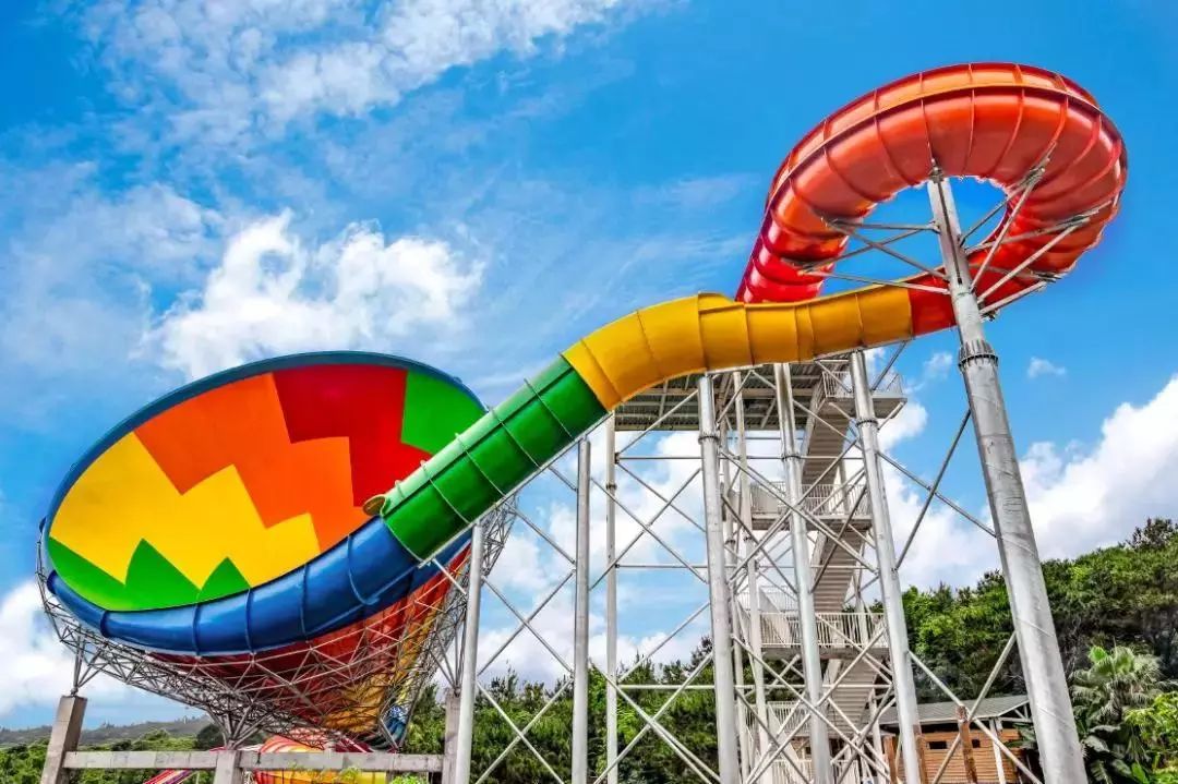 免费送门票新兴人必去的水上乐园20米超级大喇叭彩虹滑梯爽翻啦约起来