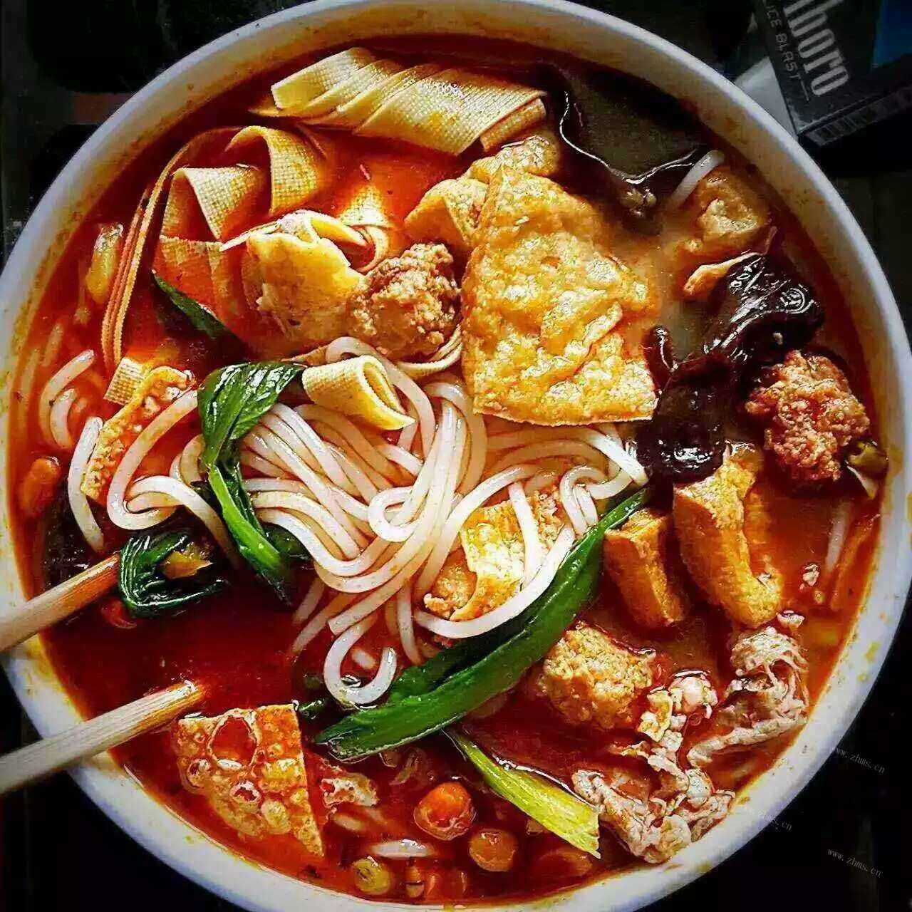 到广西一定要尝试的柳州美食螺蛳粉首当其中