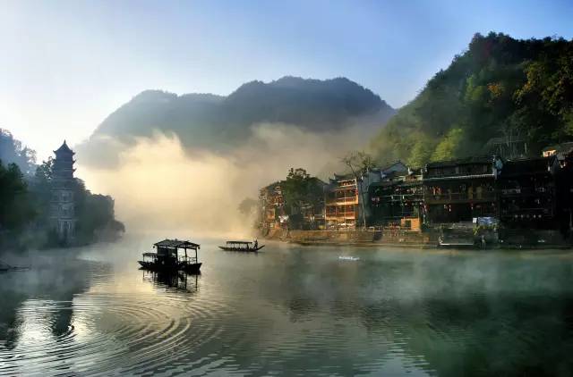 湘西皇冠假日酒店免费住探索神秘梦境张家界游览醉美村寨古城