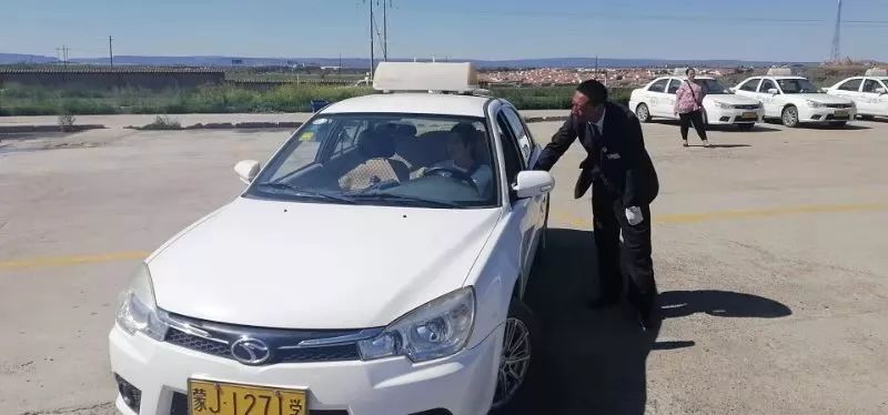 韵驰小报烈日炎炎向练车场上所有的教练员致敬