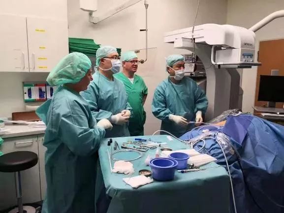中国原创微创技术再次闪耀欧洲解放军总医院张旭团队欧洲巡回手术演示
