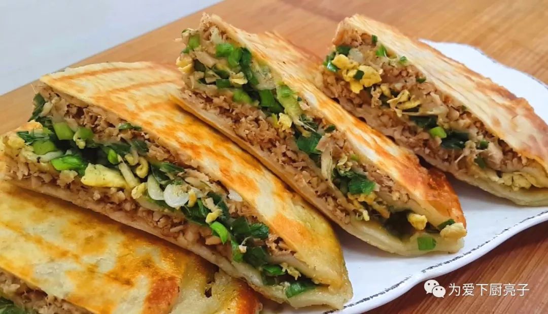 原创韭菜盒子新吃法加2斤猪肉做出最营养的大馅饼1个就够全家吃