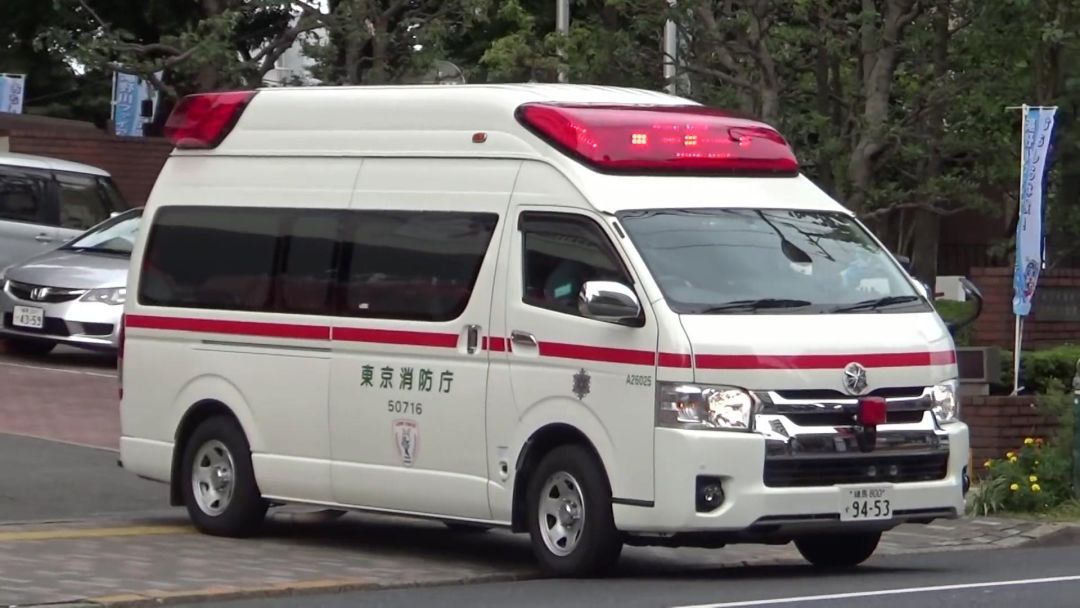 《镜报》报道日本筑波大学54岁的讲师彻二平山因无法忍受救护车的警报