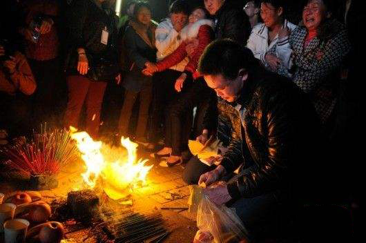 丧葬习俗:“头七”的讲究、祭祀原因、注意事项、如何祭奠亲人?_先人