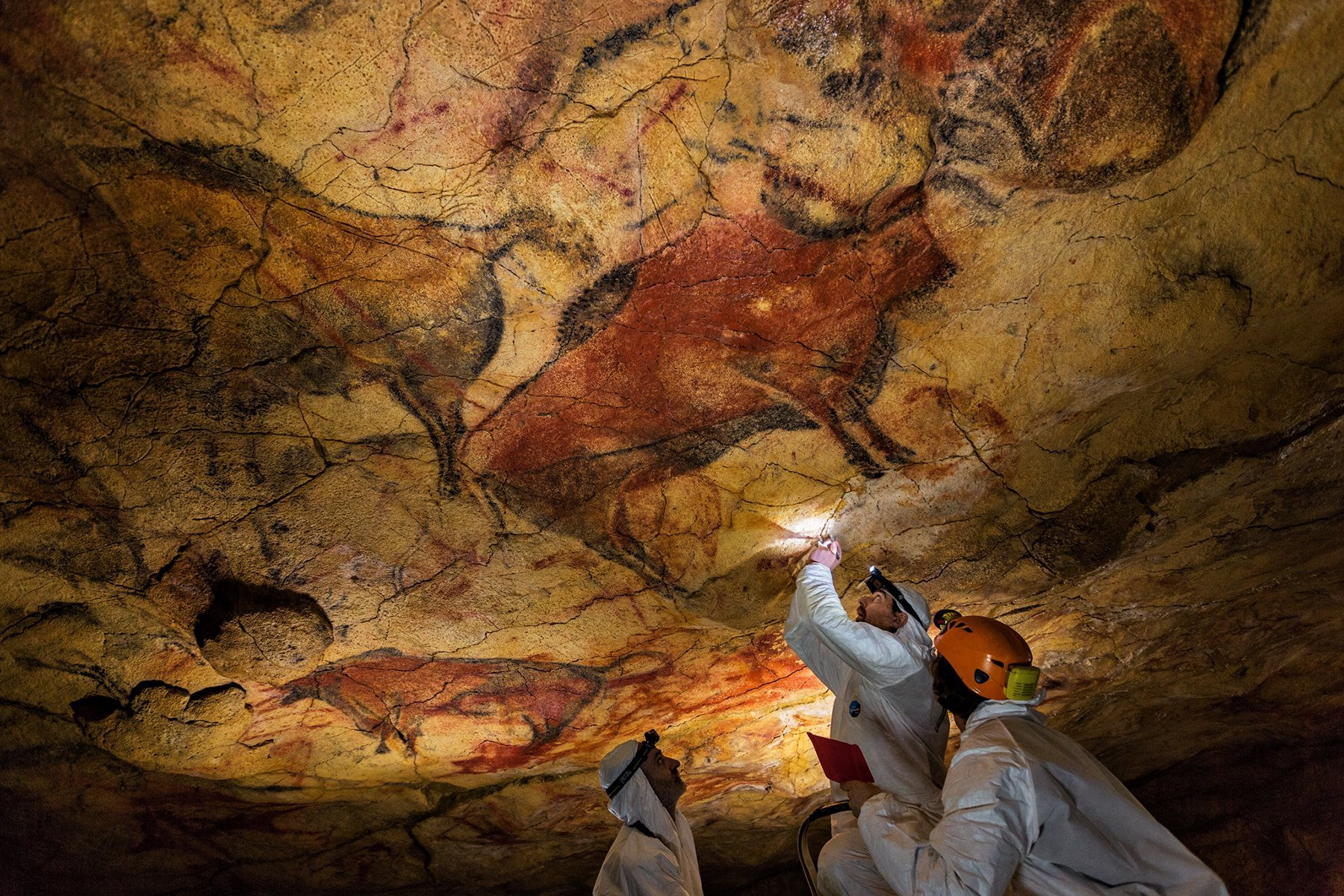 图为法国拉斯科洞穴,是最有名的旧石器时代洞穴壁画之一