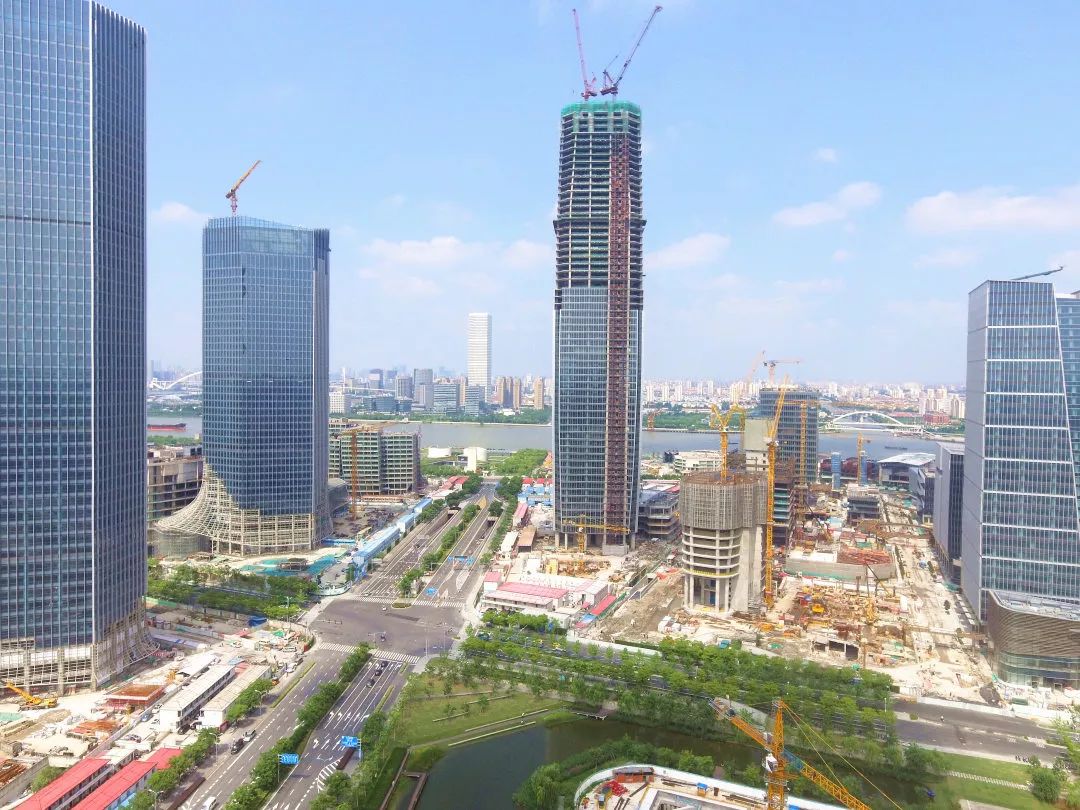 高280米总建筑面积约25万㎡徐汇滨江第一高楼全面结构封顶