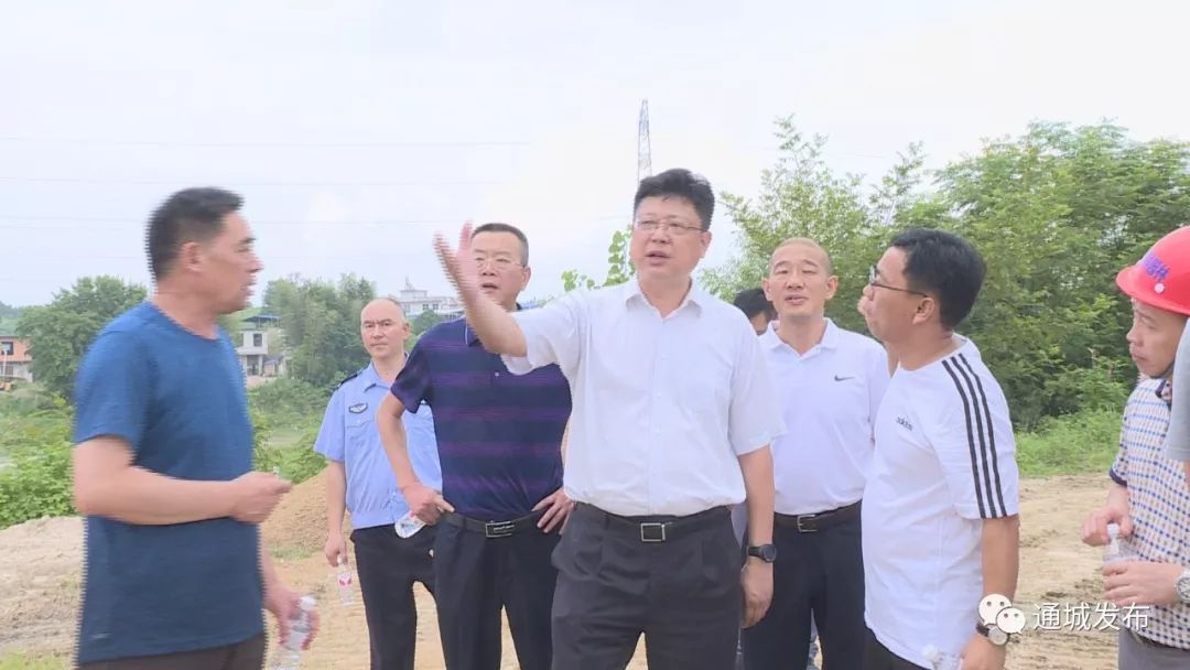 县委书记熊亚平要求,民生工程事关百姓福祉,相关部门要高度重视,时刻