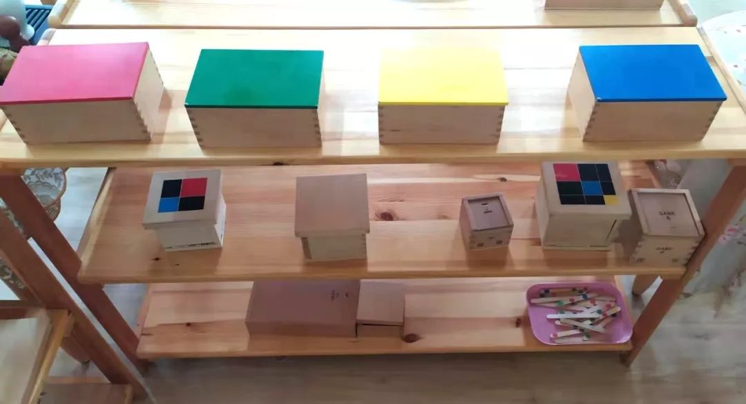 走进非一格尔幼儿园蒙台梭利教室感官区