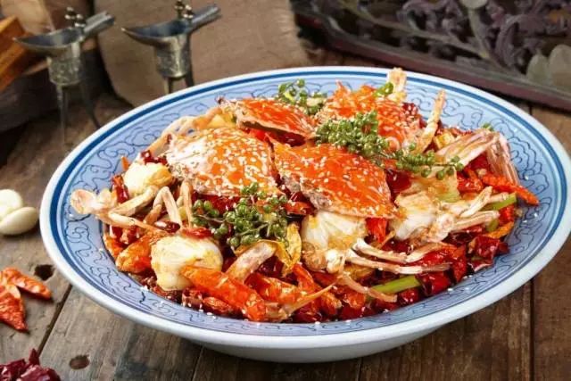 ▼香辣花蟹以下几样绝对不踩雷(需自费)身为品牌川菜,陸小鳯菜品当然