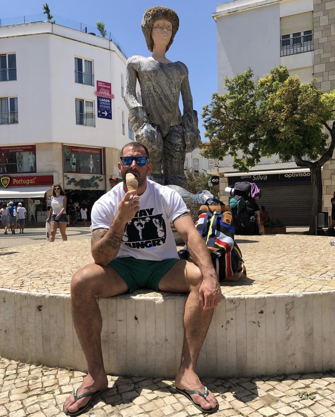 小狼russell tovey和艳星男友复合?被粉丝捕捉「同游葡萄牙」
