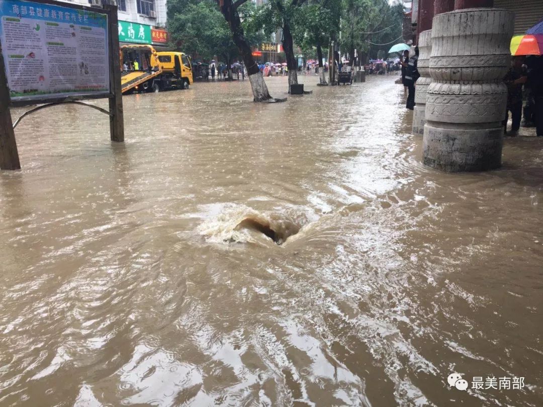 南部暴雨中的这些画面一定要曝光