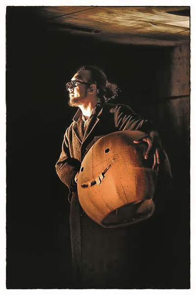 8月1日至4日,话剧《枕头人》大剧场版将在保利剧院上演.