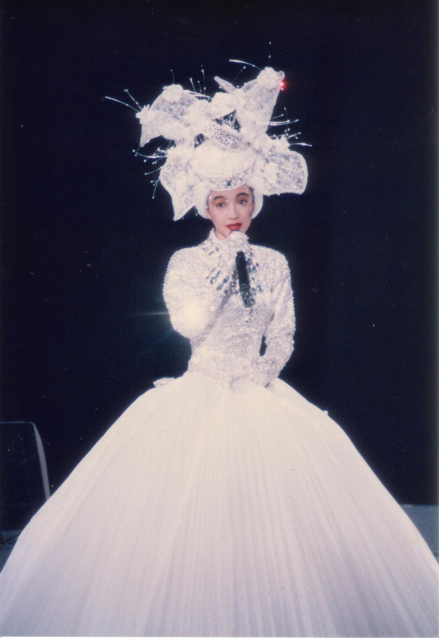 陈慧娴的《千千阙歌》vs梅艳芳的《夕阳之歌》,到底哪首歌好听?_经典