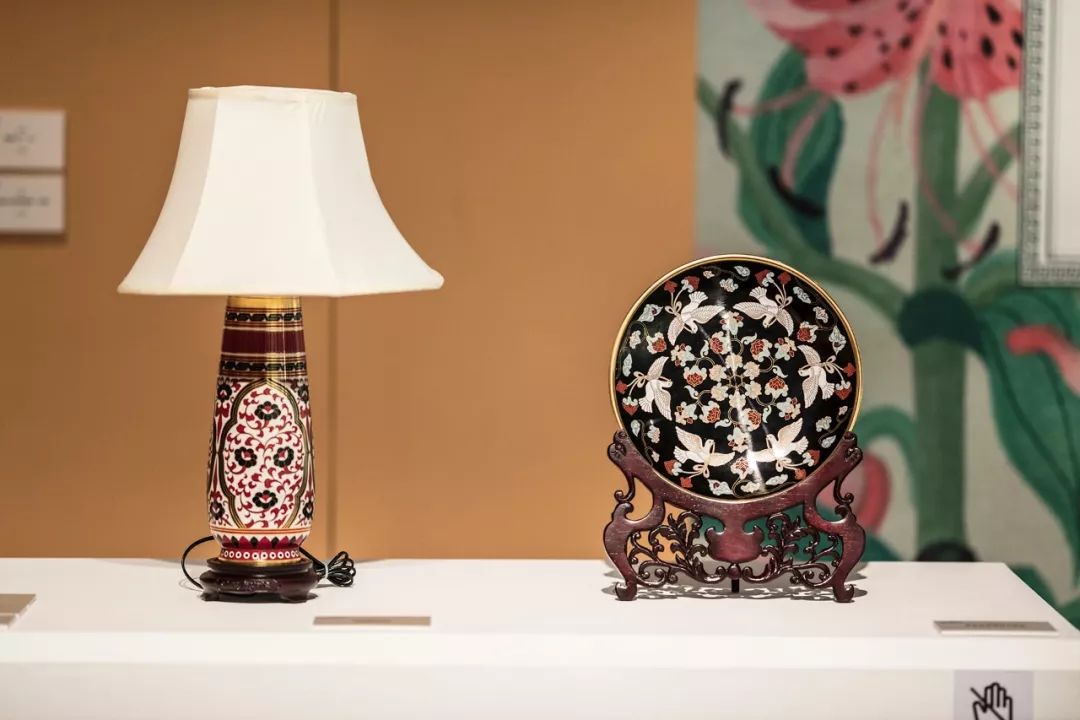 花开敦煌常书鸿常沙娜父女作品展贯穿了两代人在不同时期的艺术经历