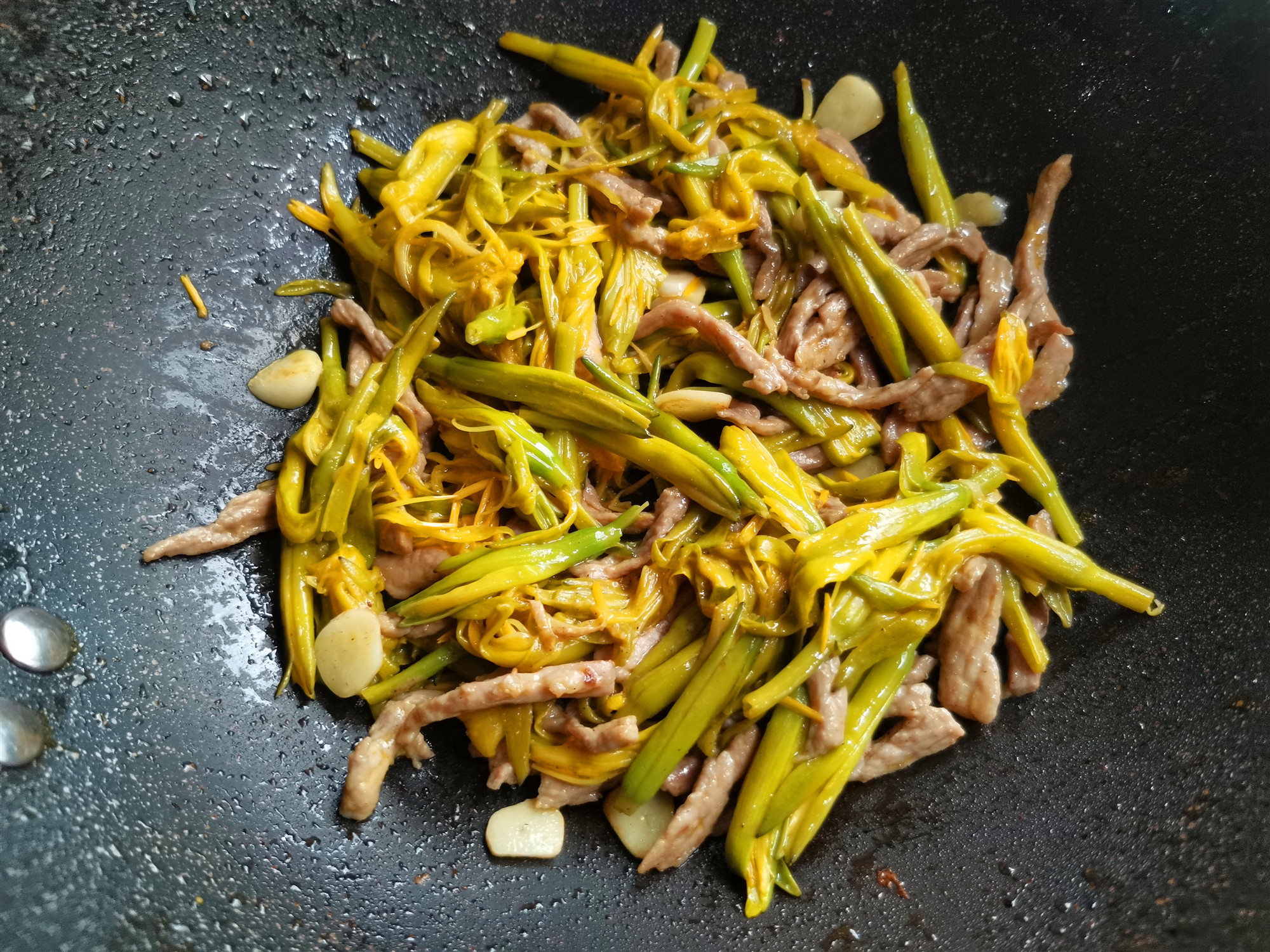 原创夏季吃新鲜黄花菜,这些小常识要知道,吃出营养,吃的健康