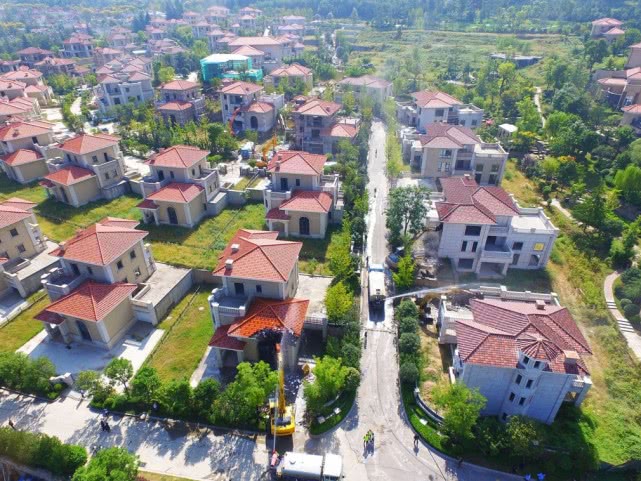 超高规格"扶贫路"通往违建别墅,河南五云山开发乱象被曝光