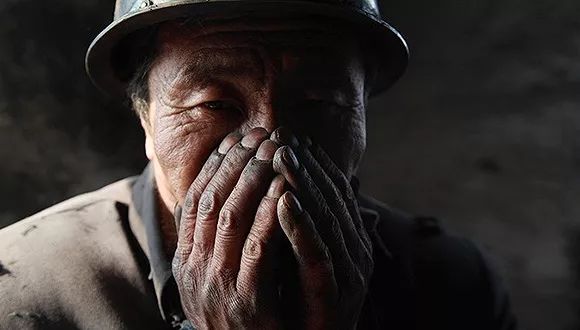 是煤矿工人无法呼吸的痛!